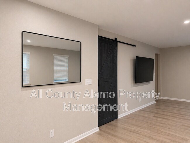 Foto del edificio - 420 Chaste Tree Dr