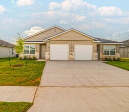 Building Photo - 907 Switchgrass Dr