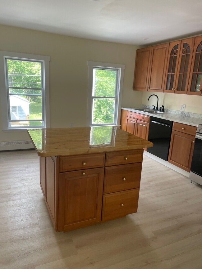 Building Photo - 3 Beckett St