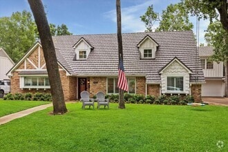 Building Photo - 13035 Pebblebrook Dr