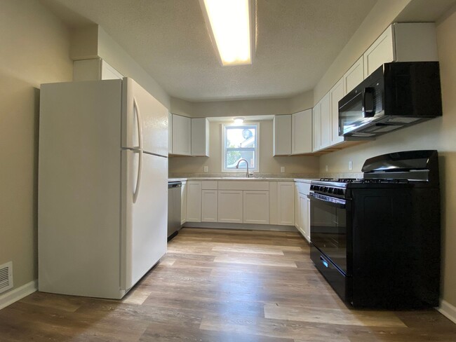 Foto del edificio - Remodeled 4 Bedroom 3 bath Home