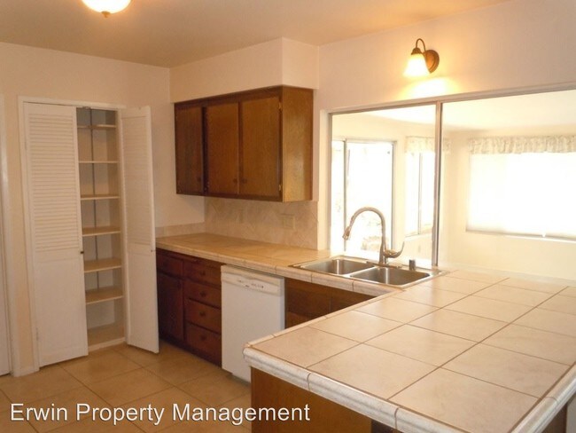 Foto del edificio - 3 br, 2 bath House - 827 McLain St.