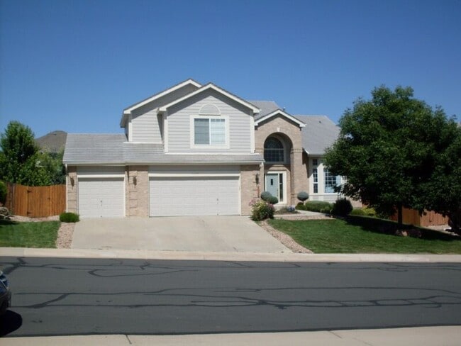 Gorgeous 4BR Broomfield Home with large deck and fenced yard - Gorgeous 4BR Broomfield Home with large deck and fenced yard