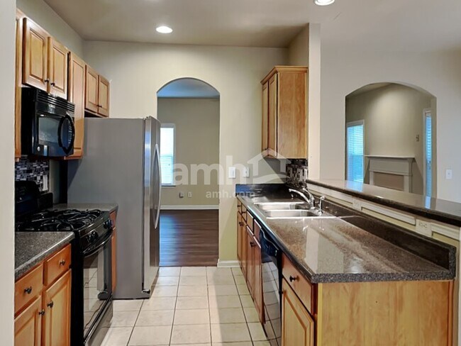 Building Photo - 5177 Rosewood Pl