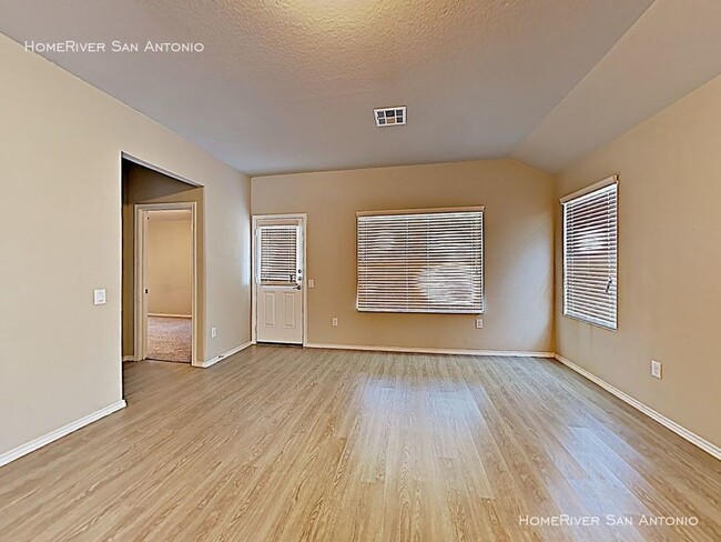 Building Photo - Gorgeous home in golf course community.