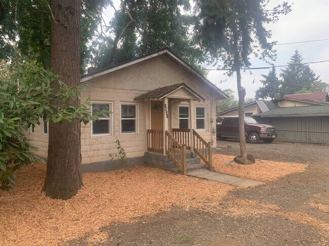 Building Photo - 7937 SE Bybee Blvd