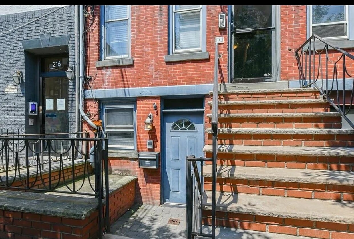 Primary Photo - 218 Jefferson St