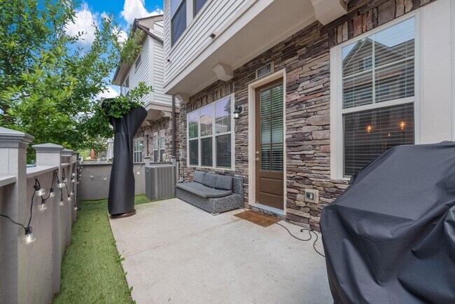 Foto del edificio - 1053 Moorewood Ln S E