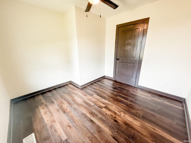 Foto del edificio - 1900 N Market St