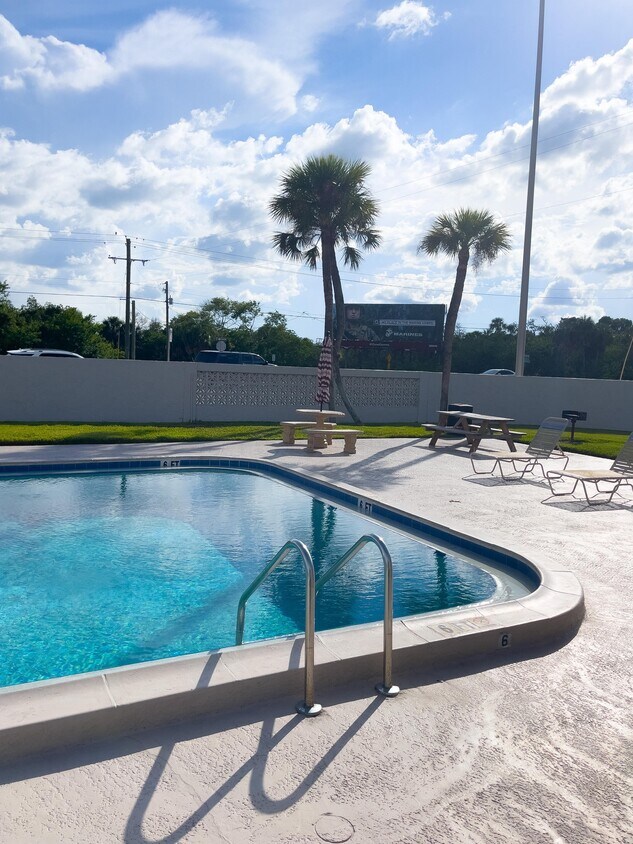 Primary Photo - 9201 Tudor Dr