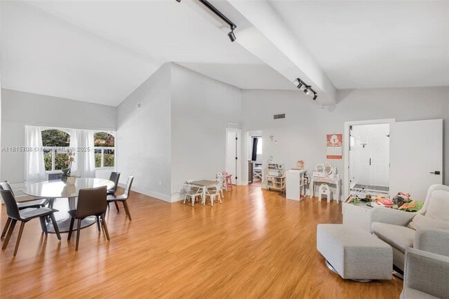 Foto del edificio - 1651 SW 13th Ave
