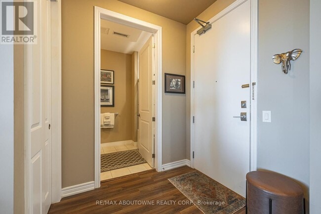 Building Photo - 40 Esplanade Ln