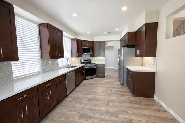 Foto del edificio - Newly Updated Poets Square Fallbrook 4 Bedroom House for Rent