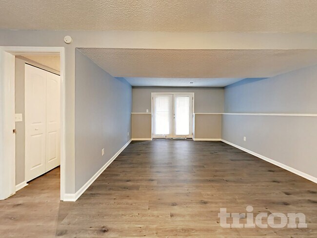 Foto del edificio - 111 Woodspur Rd