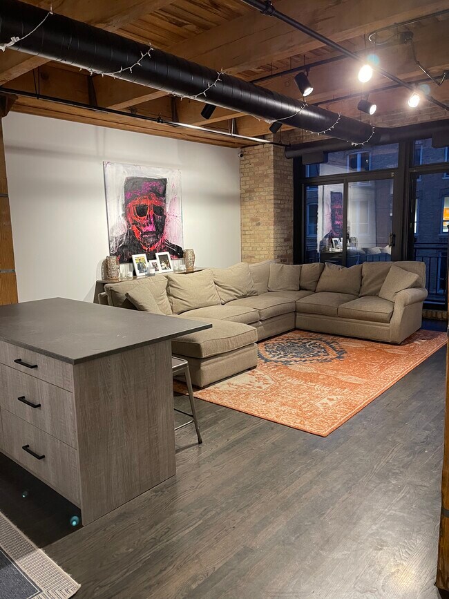 Foto del edificio - 375 W Erie St