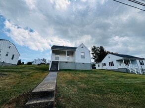 Building Photo - 402 Radford St