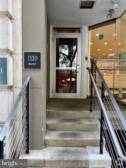 Building Photo - 1120 Walnut St