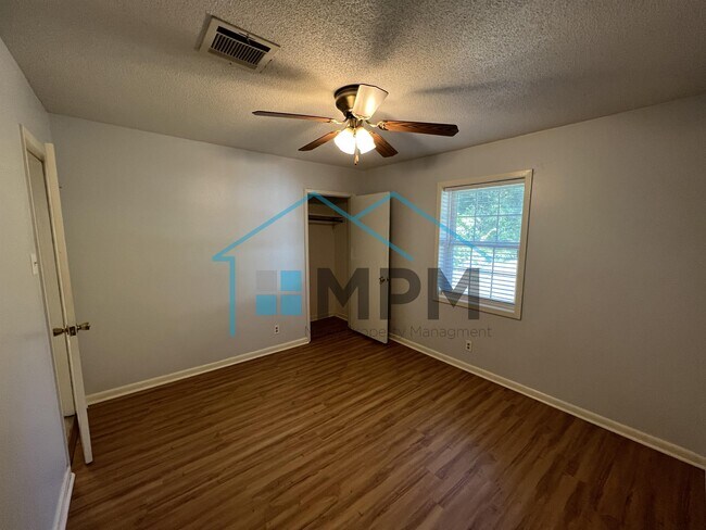 Building Photo - 1305 Roselawn Ave