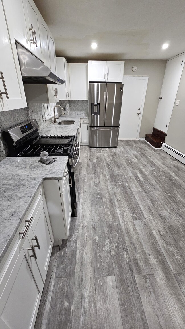 Kitchen - 314 Farnsworth Ave