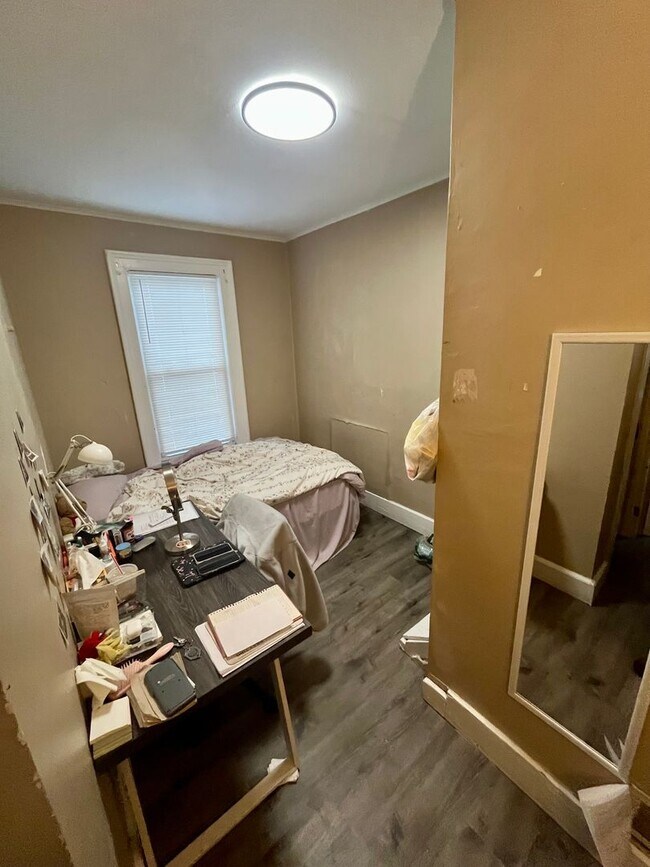 Building Photo - 128 Hawley St