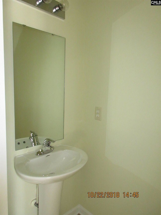 Building Photo - 357 Denman Loop