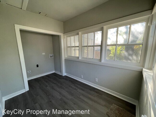 Building Photo - 2 br, 2 bath House - 1702 Sandefer St