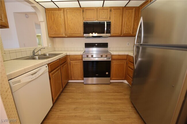 Building Photo - 1751 E Reno Ave