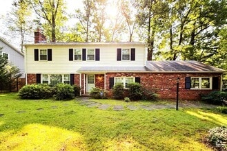 Building Photo - 9303 Fernwood Rd