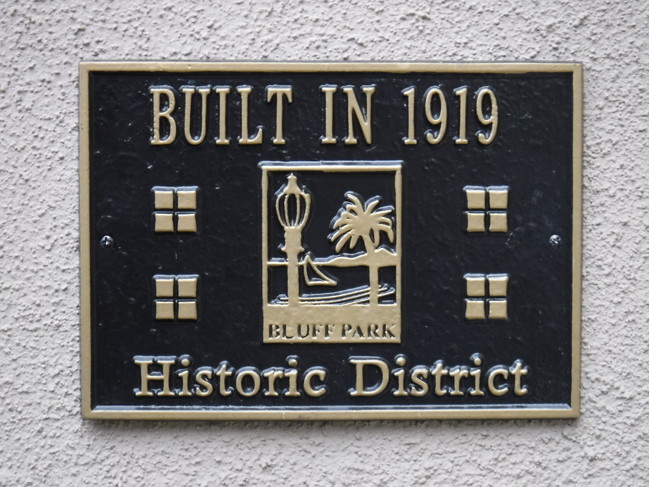 Building Photo - 2322 E 2nd St