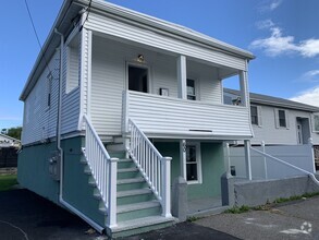 Building Photo - 60 Beach Rd