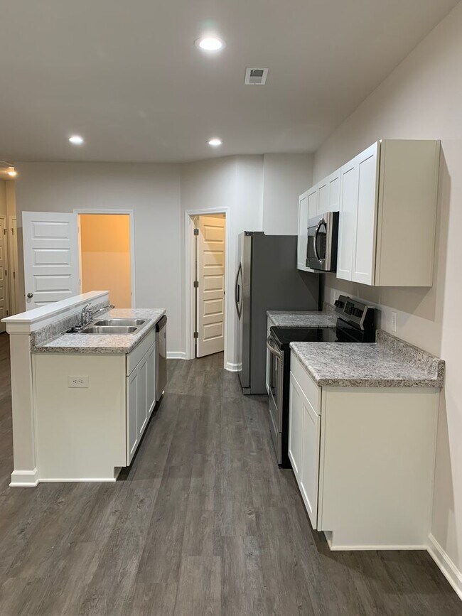 Building Photo - *Pre-leasing* Three Bedroom | Two and a Ha...