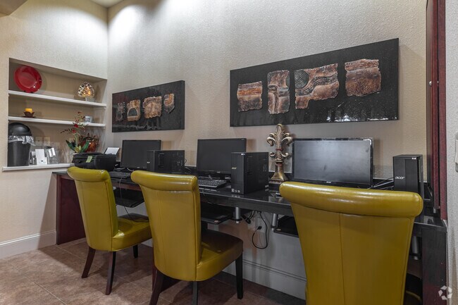 Centro de negocios - SilverLeaf Apartments at Gun Barrel City