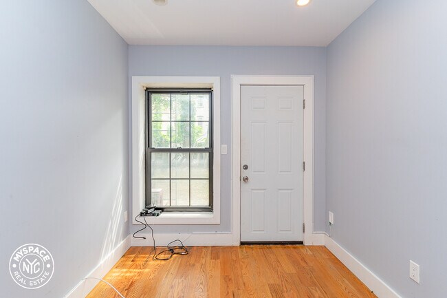 Foto del edificio - 934 Lafayette Ave