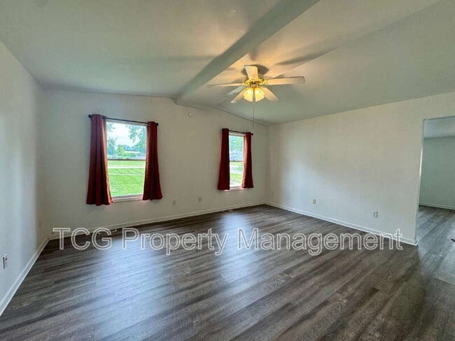 Building Photo - 627 3rd Ave