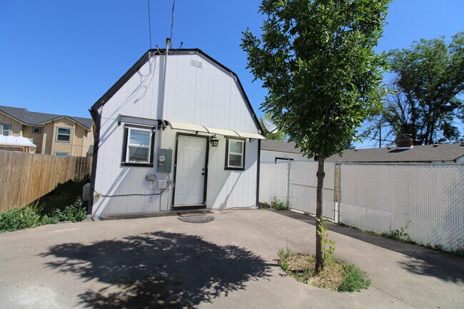 Building Photo - 1117 N Midland Blvd