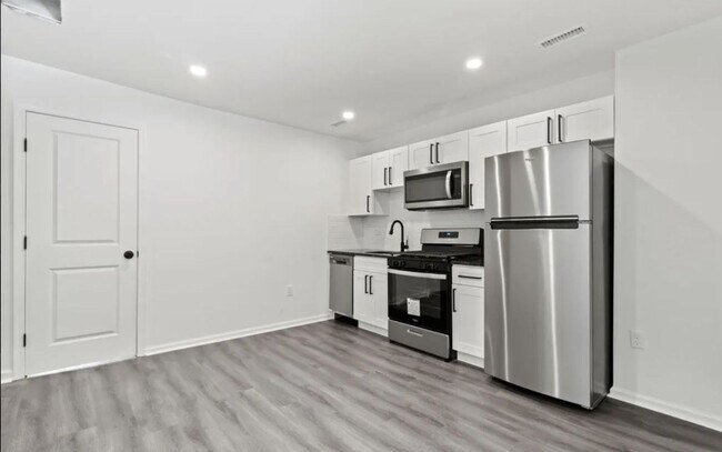 Building Photo - 4149 Lancaster Ave