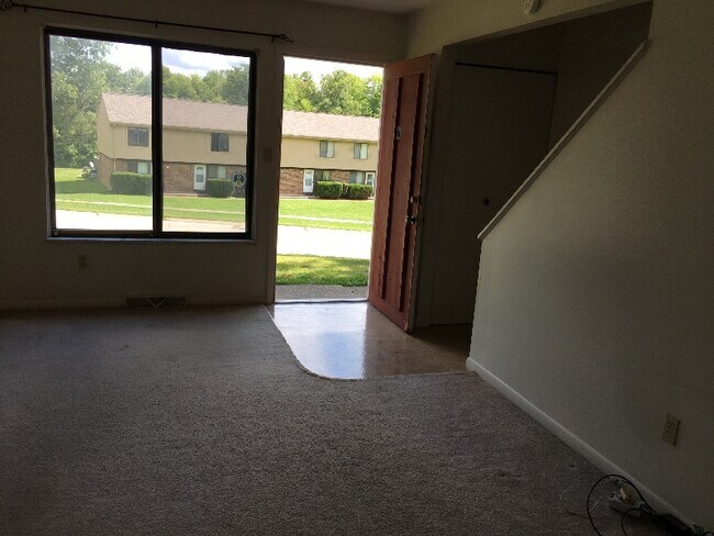 Building Photo - 2399 Echo Valley Dr