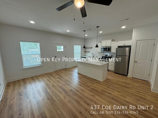 Building Photo - Cozy and Recently Renovated 2/1 Apartment ...