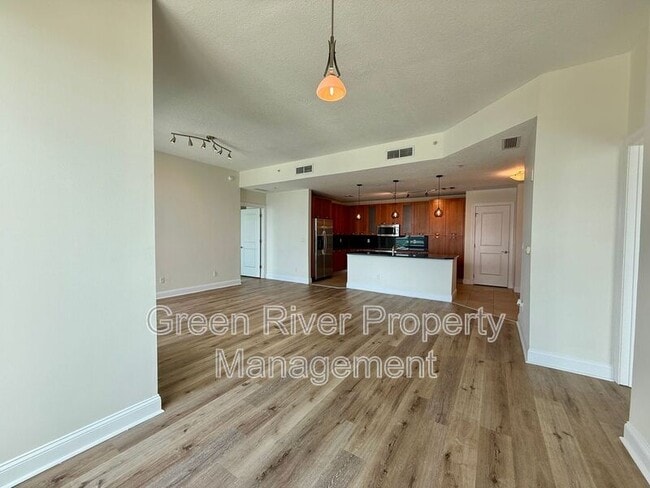 Building Photo - 1431 Riverplace Blvd