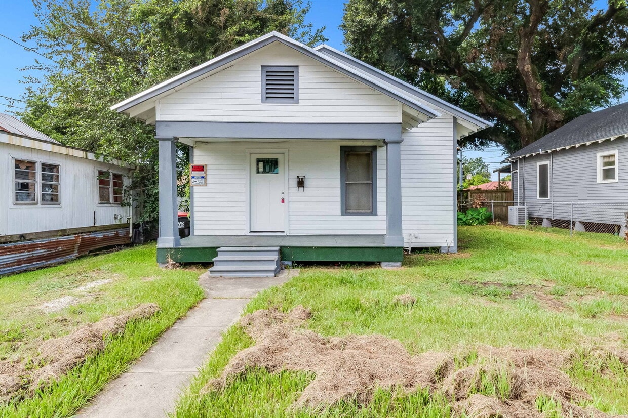 Primary Photo - 206 Hobson St