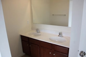 Building Photo - 760 Oak Leaf Ln