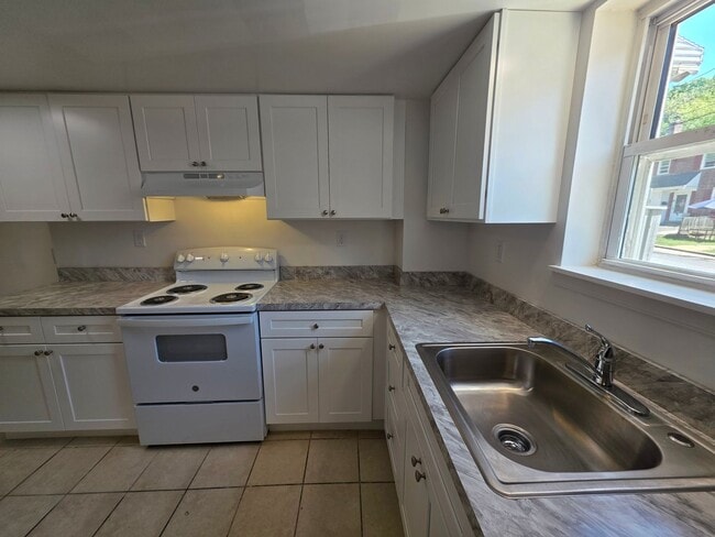 Building Photo - 17 Paynter Dr