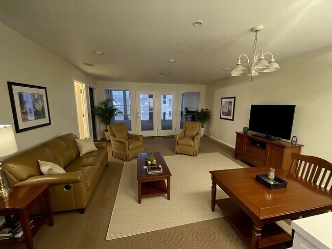 Foto del edificio - 200 Golf View Dr