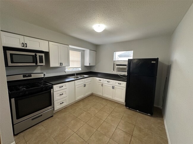 Foto del edificio - 4911 Delano St