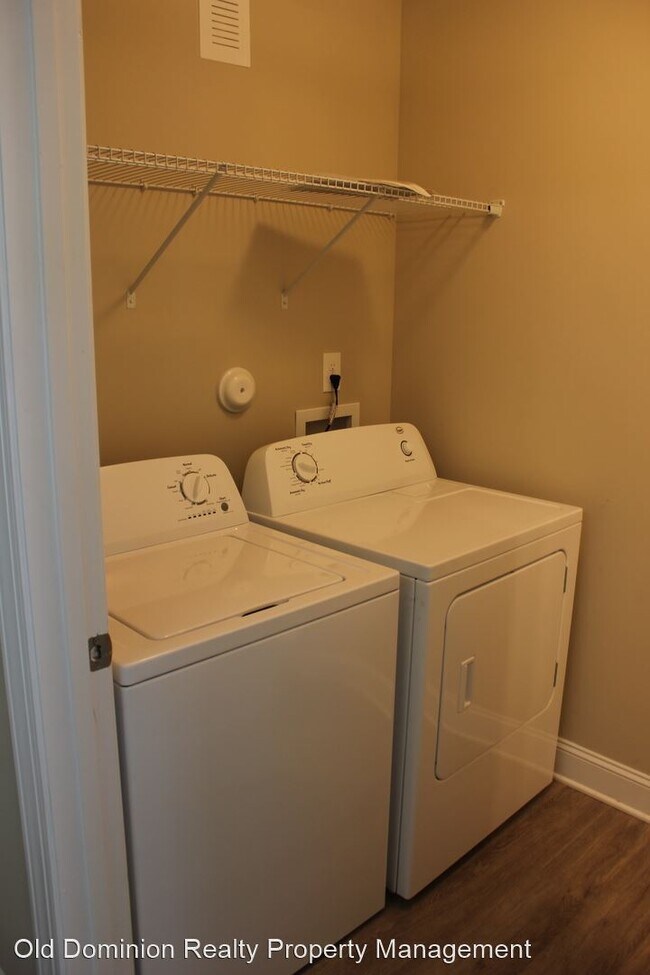 Foto del edificio - 3 br, 2.5 bath House - 162 Howard Lane