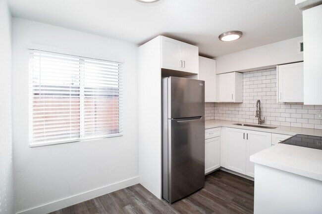 Building Photo - 3358 N 15th Ave