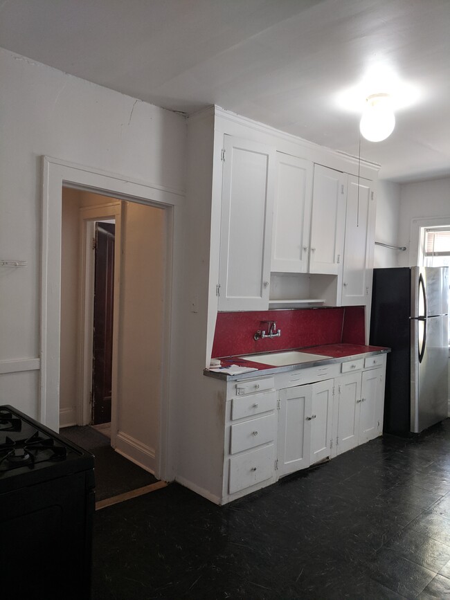 Building Photo - 13386 Madison Ave