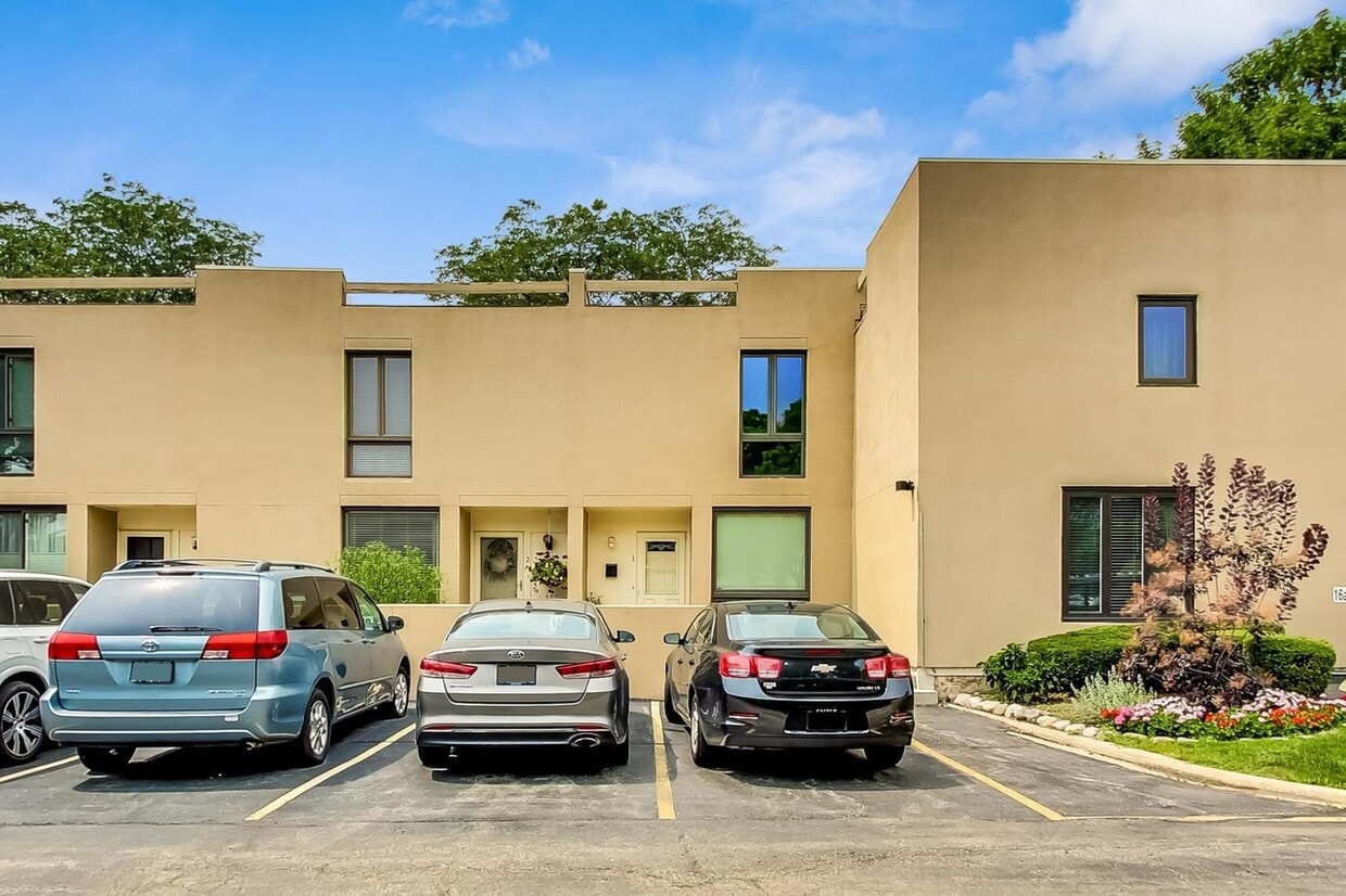 Foto principal - 1 Oak Tree Ct