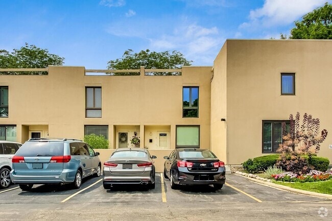 Building Photo - 1 Oak Tree Ct