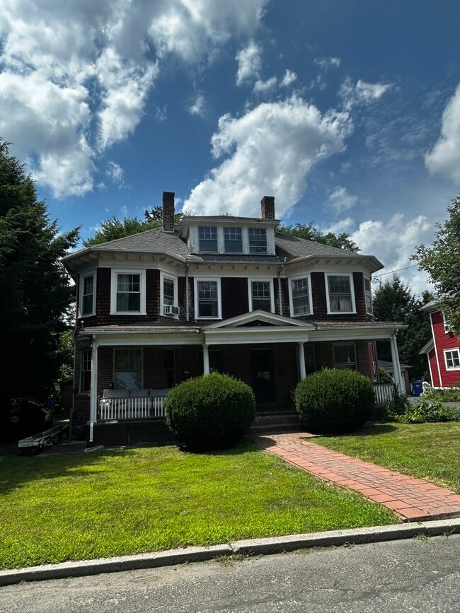 Building Photo - 215 Crescent St